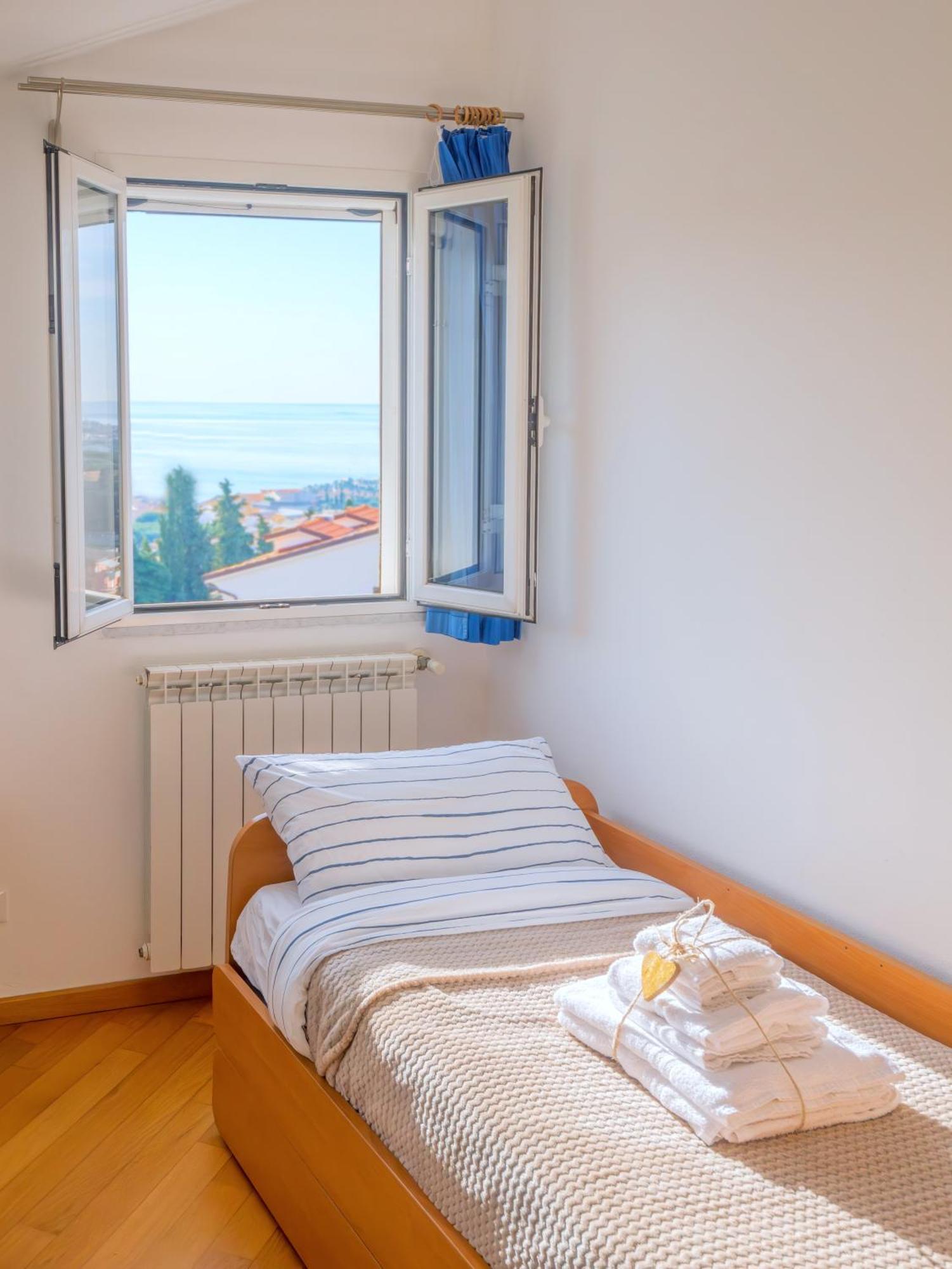 Appartamento Pesco "A Casa Felice" Pietra Ligure Exterior photo